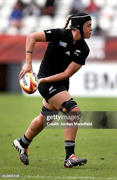 Eloise Blackwell of New Zealand in action during the IRB Women's Rugby World Cup 5th place match between New Zealand and Wales at Stade Jean Bouin on...