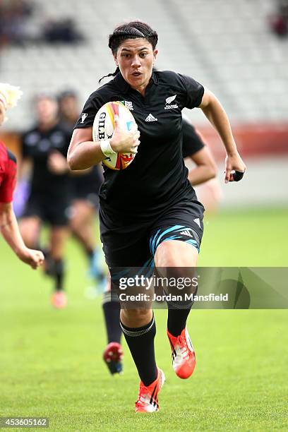 Amiria Rule of New Zealand in action during the IRB Women's Rugby World Cup 5th place match between New Zealand and Wales at Stade Jean Bouin on...