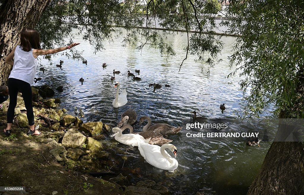 FRANCE-WATERWAY-FEATURE