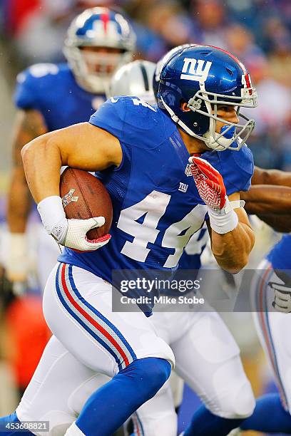 Peyton Hillis of the New York Giants in action against the Oakland Raiders at MetLife Stadium on November 10, 2013 in East Rutherford, New Jersey....