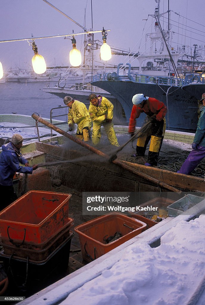 Japan, Hokkaido Is., Shiretoko Peninsula, Rausu, Harbor,...