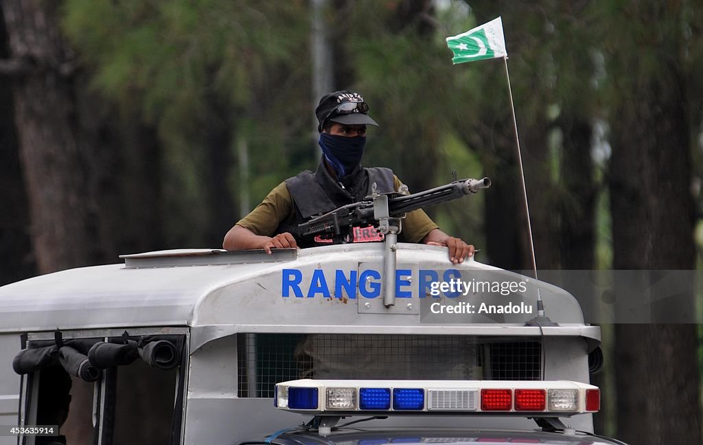 PTI supporters arrive in Islamabad for anti-government protest