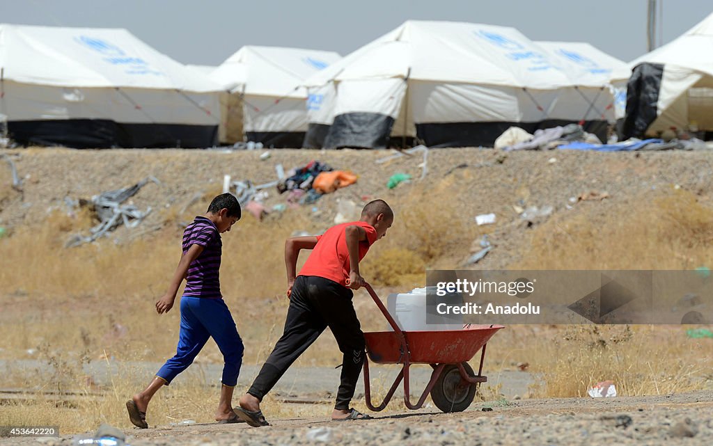 Iraqis fleeing from IS assaults take shelter at Arbil's Bahirka Camp