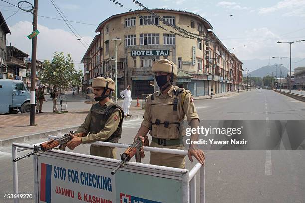 Indian policemen stand guard in the middle of main road at the city centre during India's Independence Day celebrations on August 15, 2014 in...