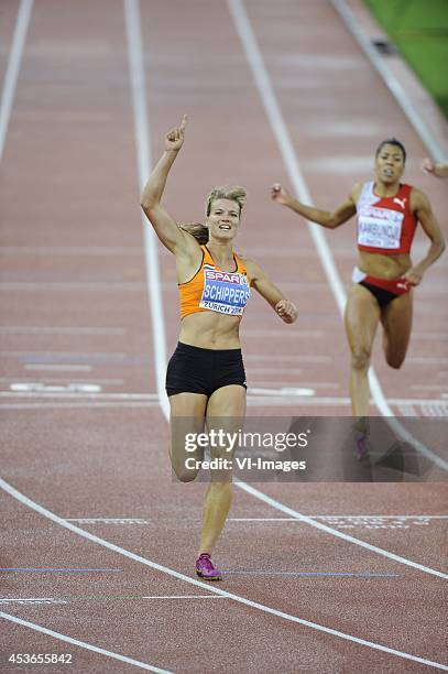 Na haar zege op de 100 meter wist Dafne Schippers ook de 200 meter op haar naam te schrijven. Daarmee liet de Utrechtse atlete zich kronen tot...