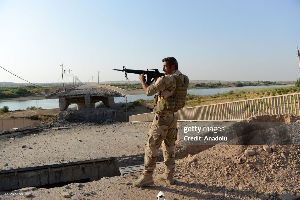 Clashes between Iraqi army and militants from the Islamic State