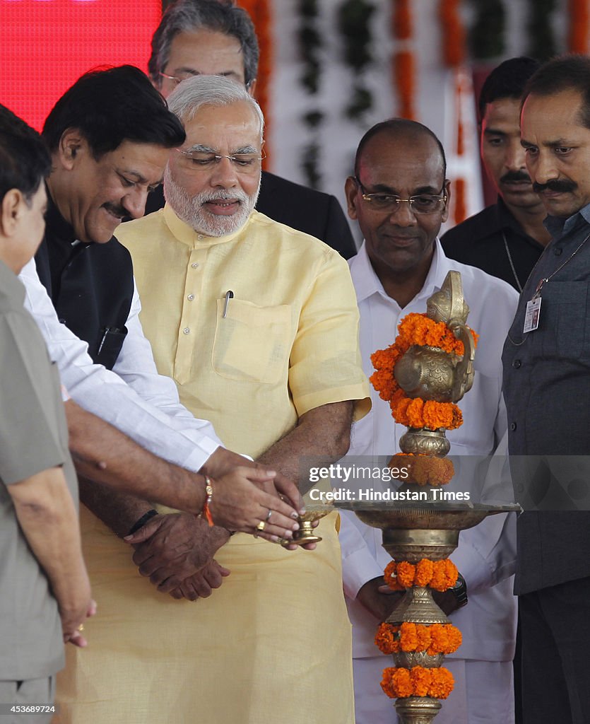 Narendra Modi Laid Foundation Stone Of SEZ Project At Jawaharlal Nehru Port Trust