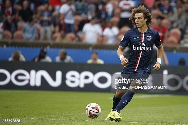 Paris Saint-Germain's Brazilian defender David Luiz controls the ball during the French L1 football match between Paris Saint-Germain and Bastia on...