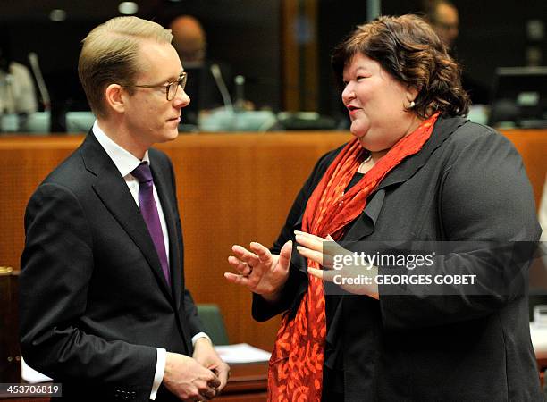 Swedish minister for Migration and Asylum Policy Tobias Billstrom speaks with Belgian State Secretary of Home Affairs Maggie De Block prior to a...