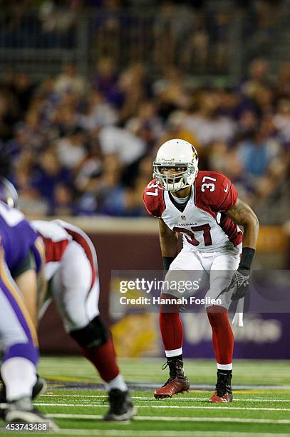 Anthony Walters of the Arizona Cardinals sets up at the line of scrimmage against the Minnesota Vikings during the game on August 16, 2014 at TCF...