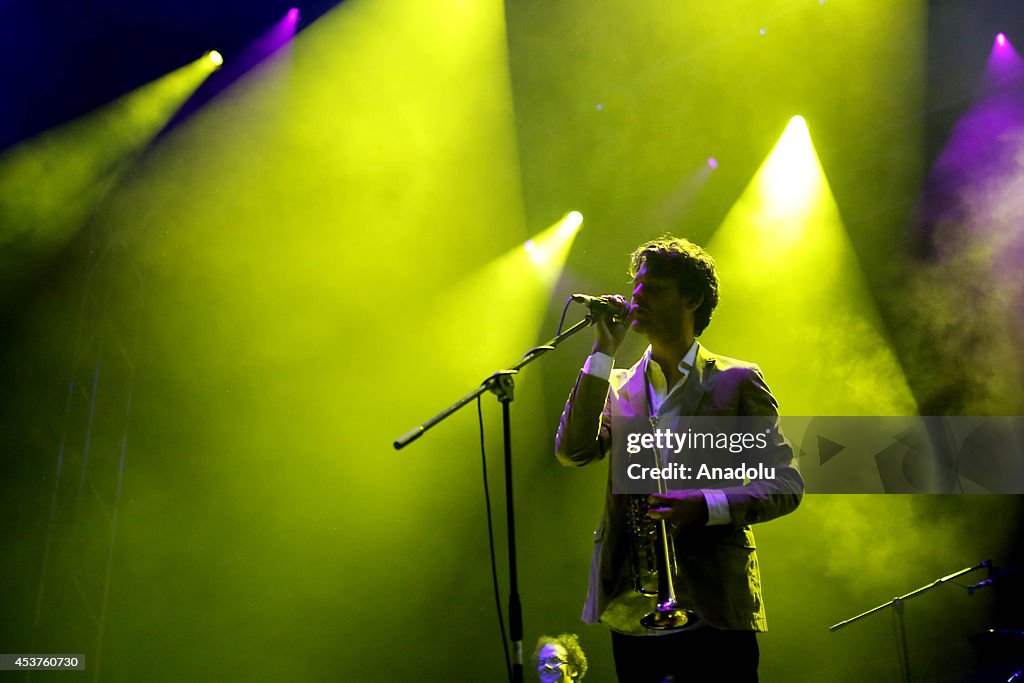 Beirut Performs in Istanbul