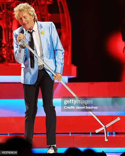 Singer Rod Stewart performs at Sprint Center on August 14, 2014 in Kansas City, Missouri.