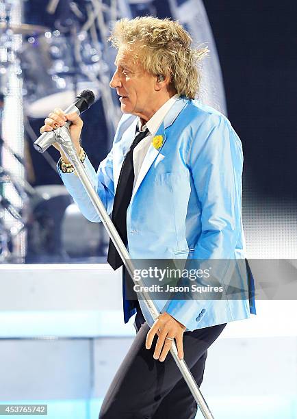 Singer Rod Stewart performs at Sprint Center on August 14, 2014 in Kansas City, Missouri.