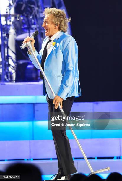 Singer Rod Stewart performs at Sprint Center on August 14, 2014 in Kansas City, Missouri.