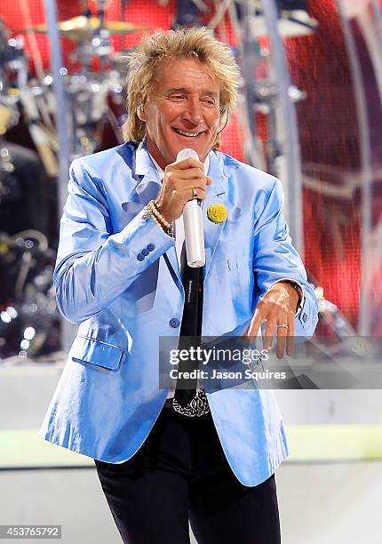 Singer Rod Stewart performs at Sprint Center on August 14, 2014 in Kansas City, Missouri.