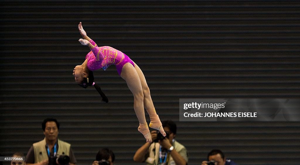 OLY-2014-YOUTH-CHN-GYMNASTICS