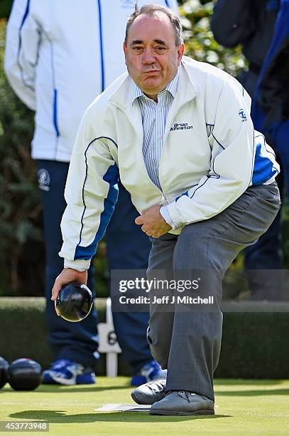 First Minister Alex Salmond plays bowls during a visit to Abbey Bowling Club on August 18, 2014 in Arbroath, Scotland. Alex Salmond and the Scottish...