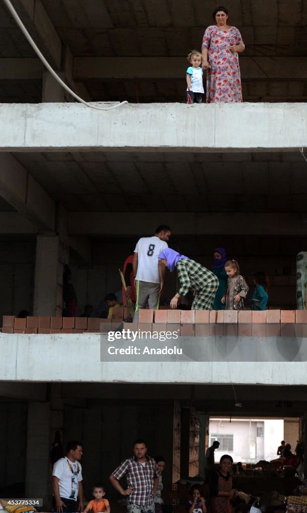 Iraqis fleeing from IS assaults take shelter in Iraq's Dohuk city