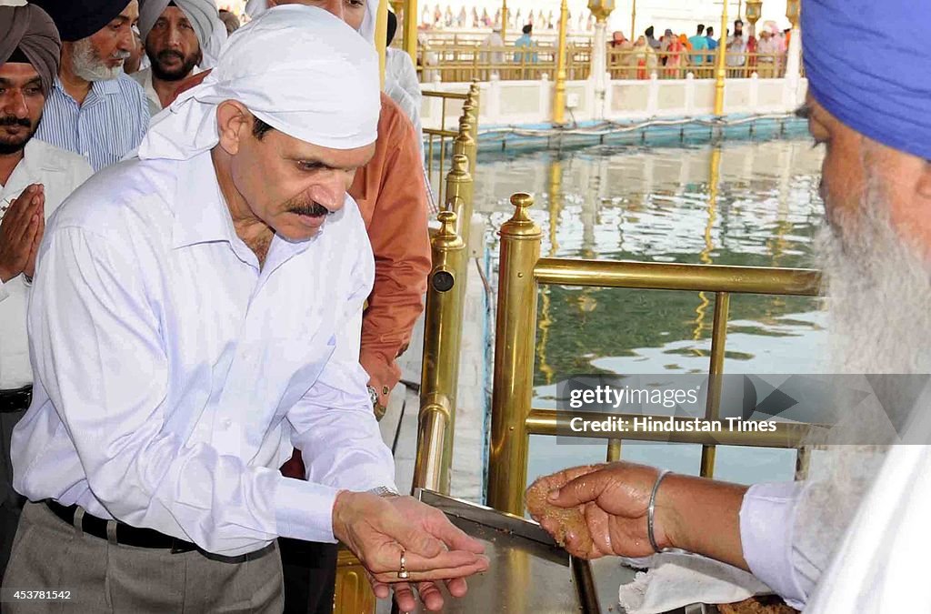 Indian Army Chief General Dalbir Singh Suhag Pays Obeisance At Golden Temple