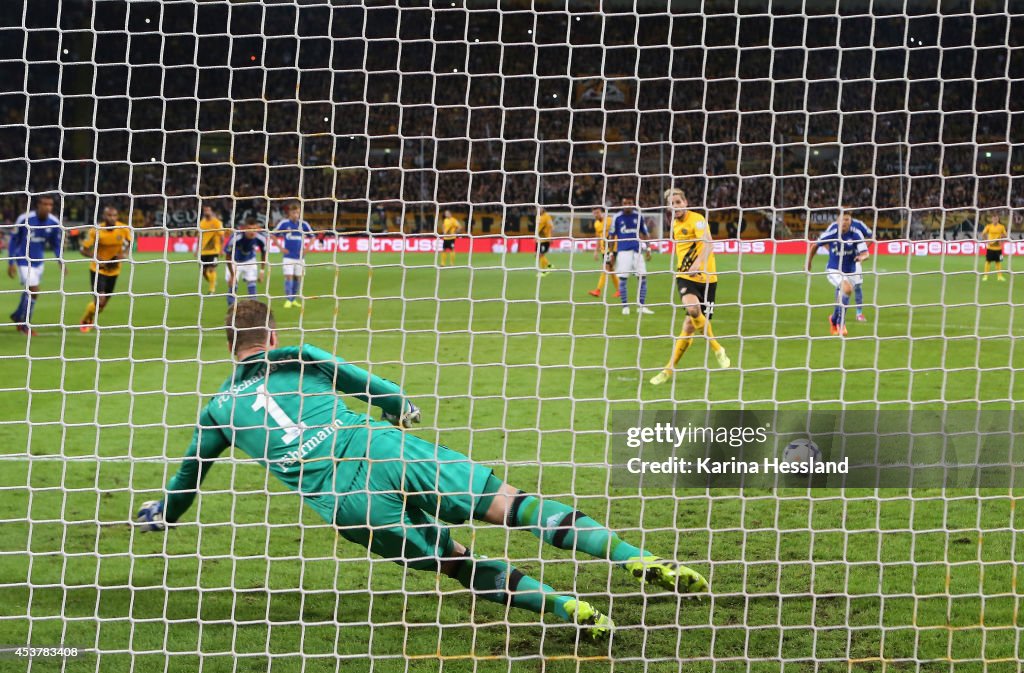 Dynamo Dresden v FC Schalke 04 - DFB Cup
