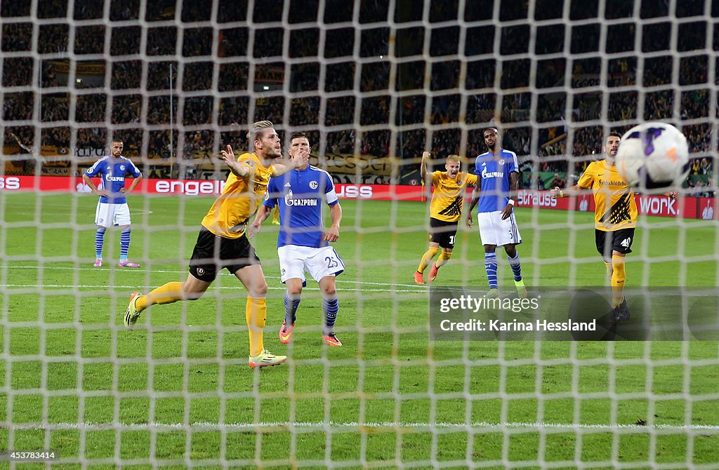 Dynamo Dresden v FC Schalke 04 - DFB Cup