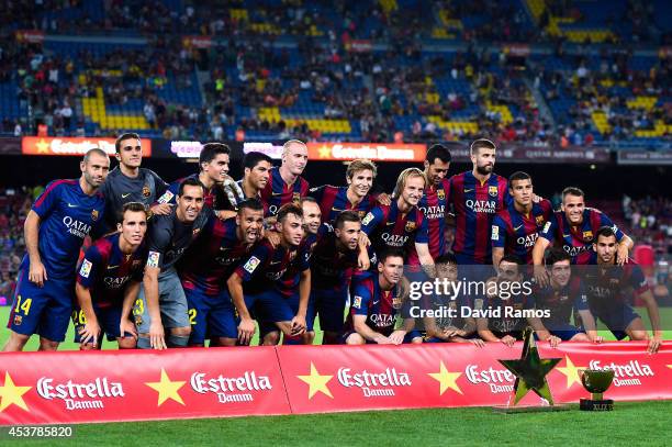 Barcelona pose with the trophy at the end of the Joan Gamper Trophy match between FC Barcelona and Club Leon at Camp Nou on August 18, 2014 in...