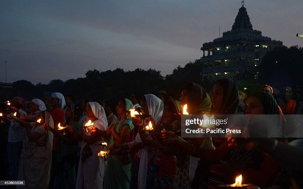 Hindu devotees perform evening prayer on the occasion of "...