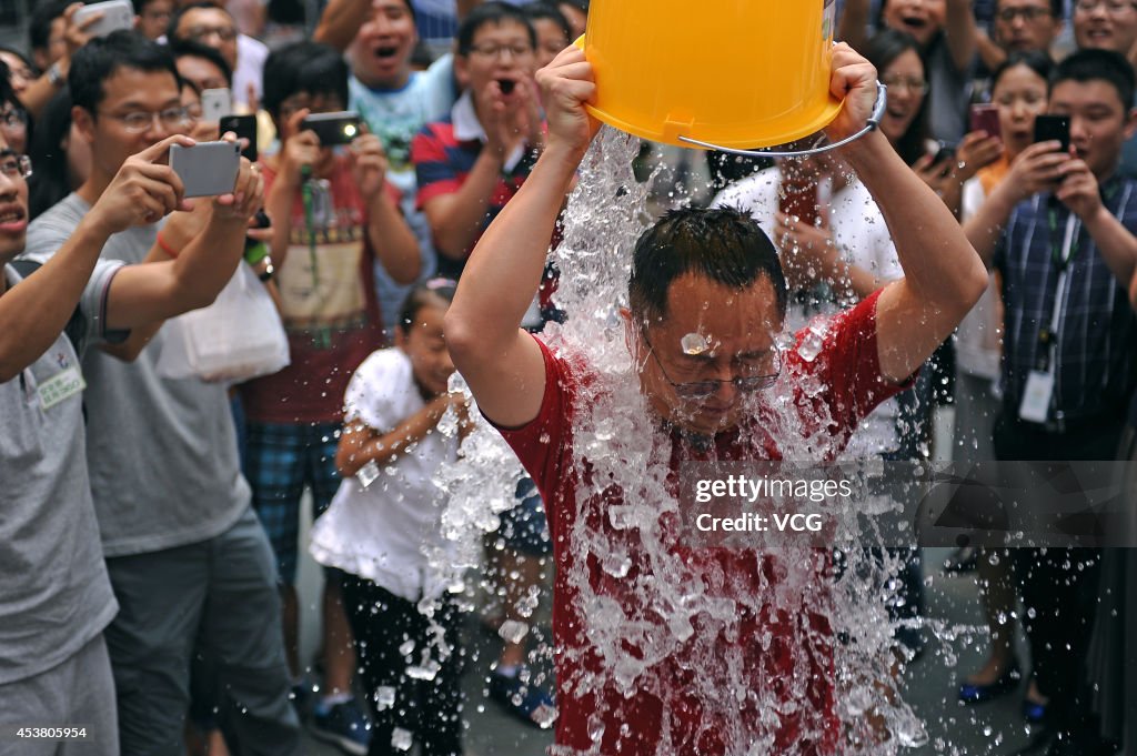 Qihoo 360 CEO Zhou Hongyi Takes ALS Ice Bucket Changlle