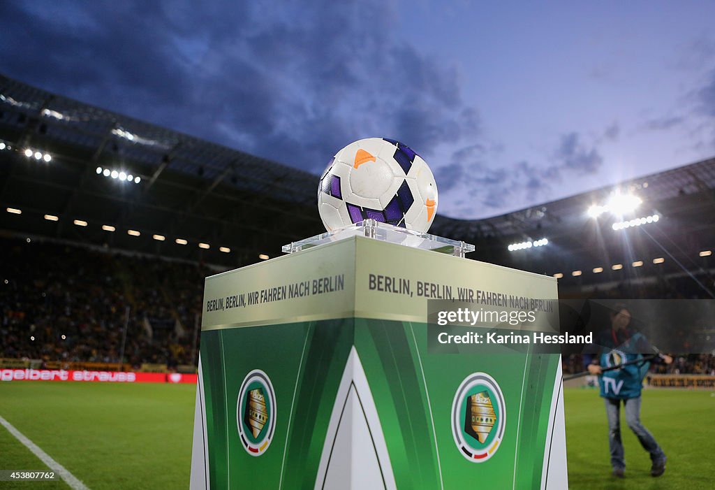 Dynamo Dresden v FC Schalke 04 - DFB Cup