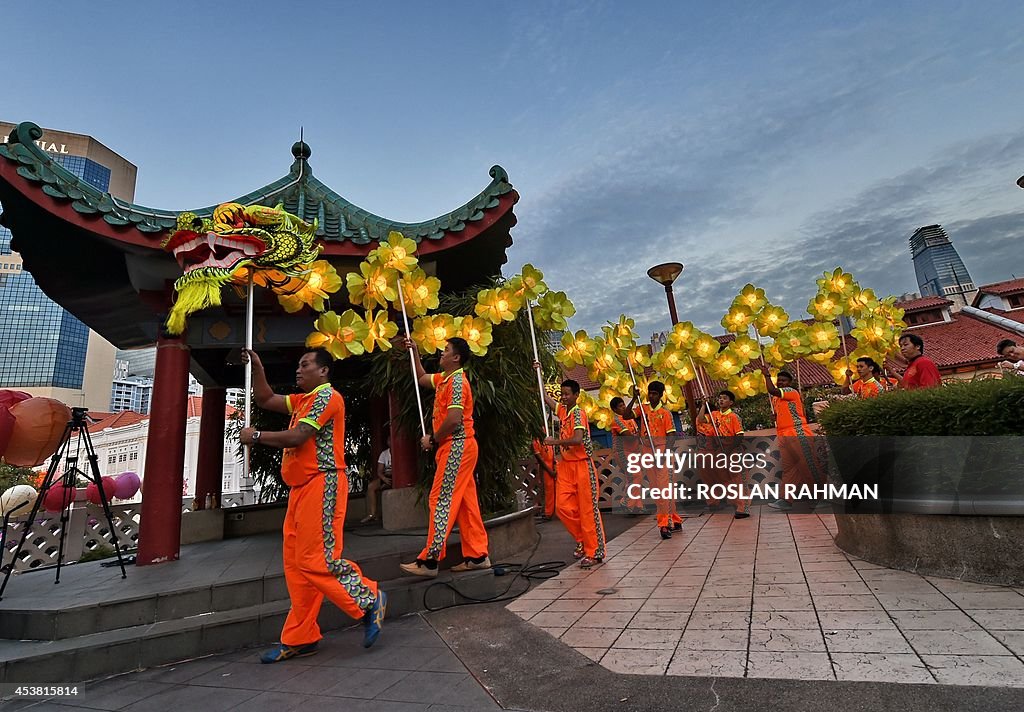 SINGAPORE-LUNAR-FESTIVAL