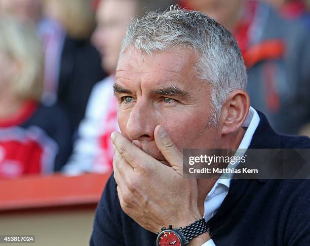 Head coach Mirko Slomka of Hamburg looks on prior to the DFB Cup match between FC Energie Cottbus and Hamburger SV at Stadion der Freundschaft on...