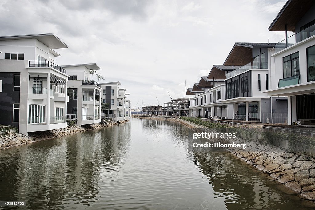 Tour Of Walker Corp. Residential Development At Senibong Cove