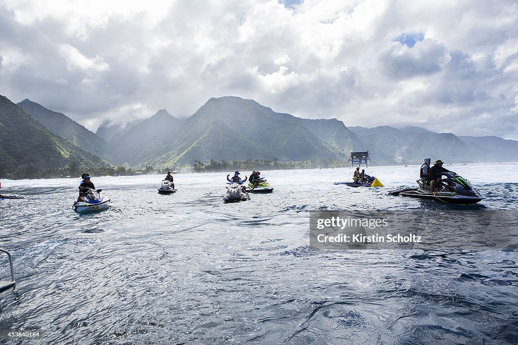 Billabong Pro Teahupoo Surfing