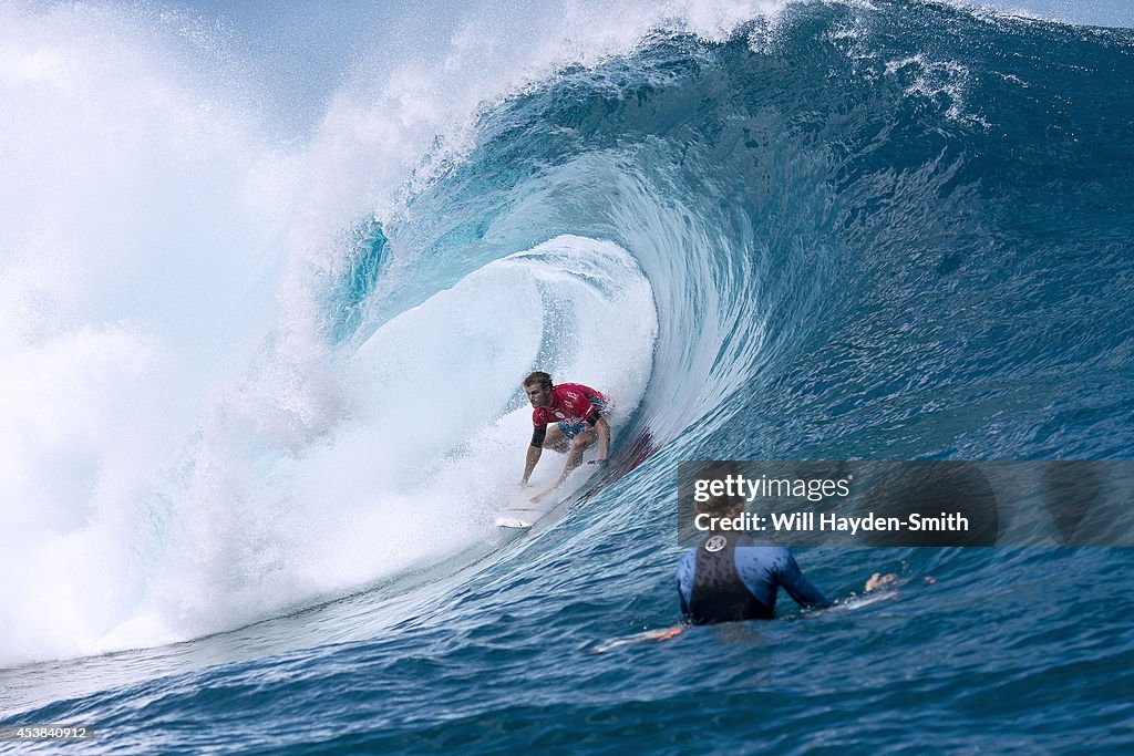 Billabong Pro Teahupoo Surfing