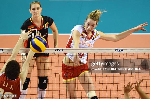 Helene Rousseau 20 Li Jing (Volleyball) Photos & High Res Pictures - Getty Images