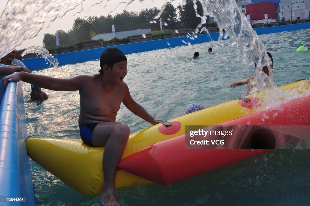 Civilian-run Primary School Holds Water Carnival To Enlarge Source Of Students In Zhumadian