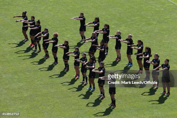 The New Zealand team perform the Haka during the IRB Women's Rugby World Cup 2014 match bwetween New Zealand and Wales on August 13, 2014 in Paris,...