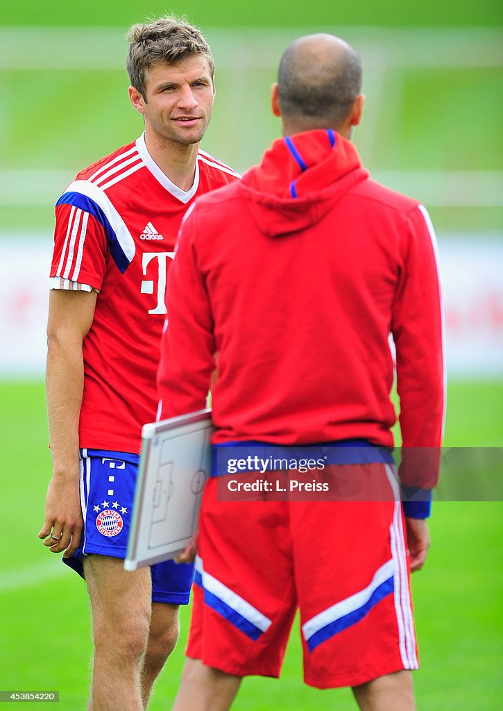 FC Bayern Muenchen - Training Session