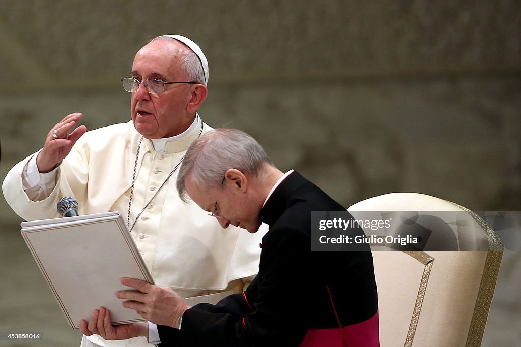 Pope Francis Receives San Lorenzo Team