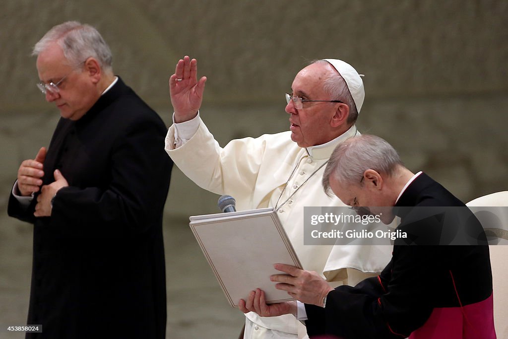 Pope Francis Receives San Lorenzo Team