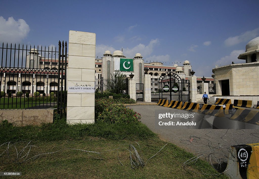 Anti-government marchers enter Red Zone in Pakistan