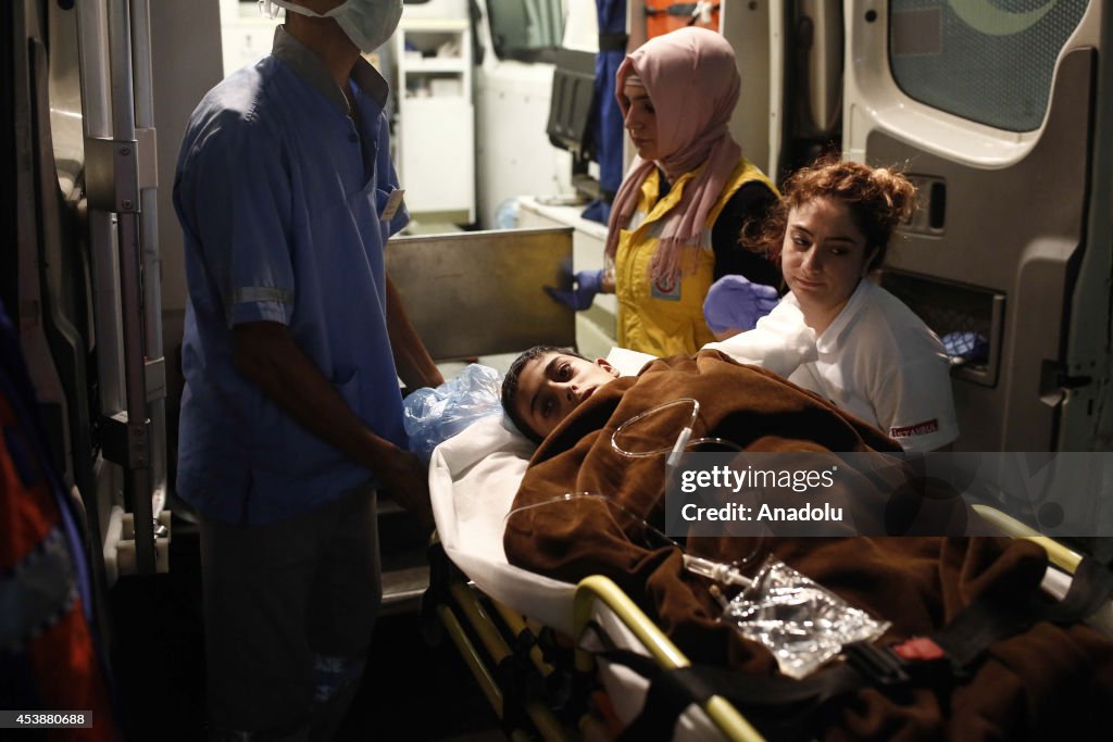 Wounded Gazans are taken to hospital