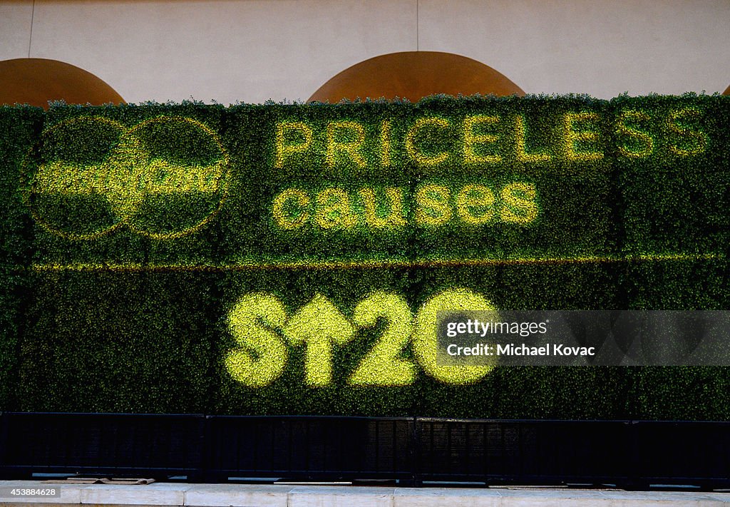 MasterCard And Stand Up To Cancer Host "The Priceless Table" In Beverly Hills