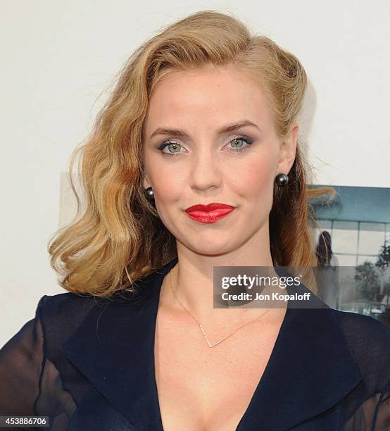 Actress Kelli Garner arrives at the Los Angeles Premiere "If I Stay" at TCL Chinese Theatre on August 20, 2014 in Hollywood, California.