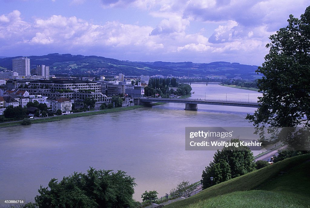 Austria, Linz, Danube River, View Of Linz From Castle. Nachrichtenfoto ...