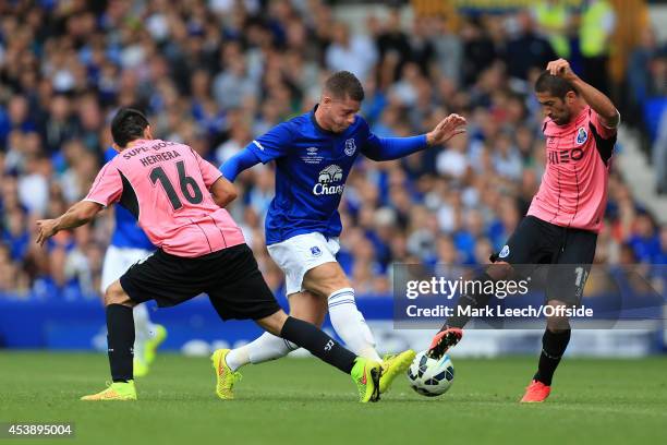 Ross Barkley of Everton gets between Hector Herrera of Porto and Evandro of Porto during the pre-season friendly match between Everton and FC Porto...