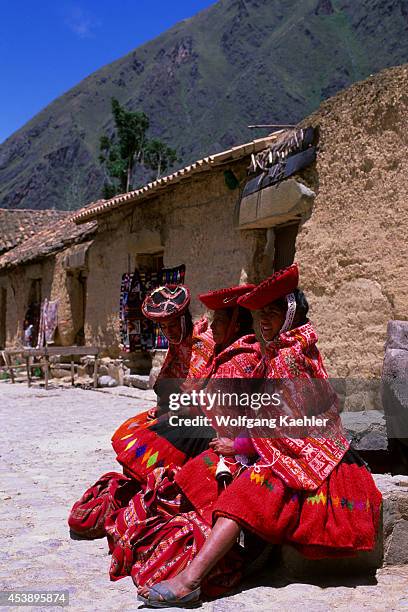 Peru, Near Cuzco, Sacred Valley, Ollantaytambo, Local Women .