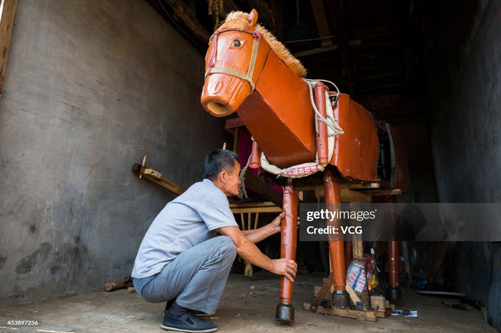 60-year-old Carpenter Spent 6 Years Building Wooden Horse
