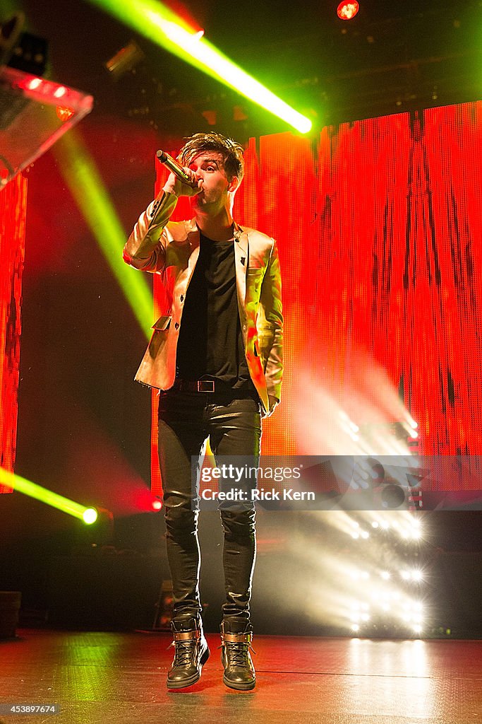 Panic! At The Disco With Walk The Moon And Youngblood Hawke In Concert - Austin, TX