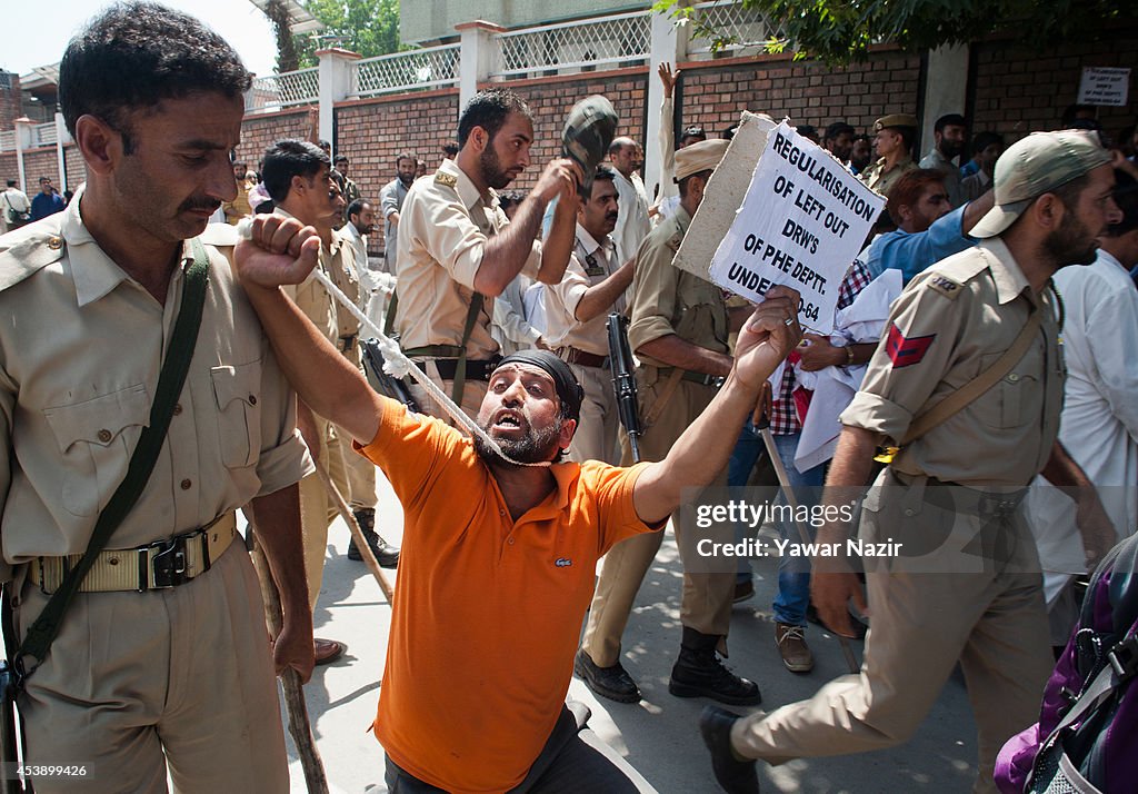 Daily Wage Employees Protest In Kashmir